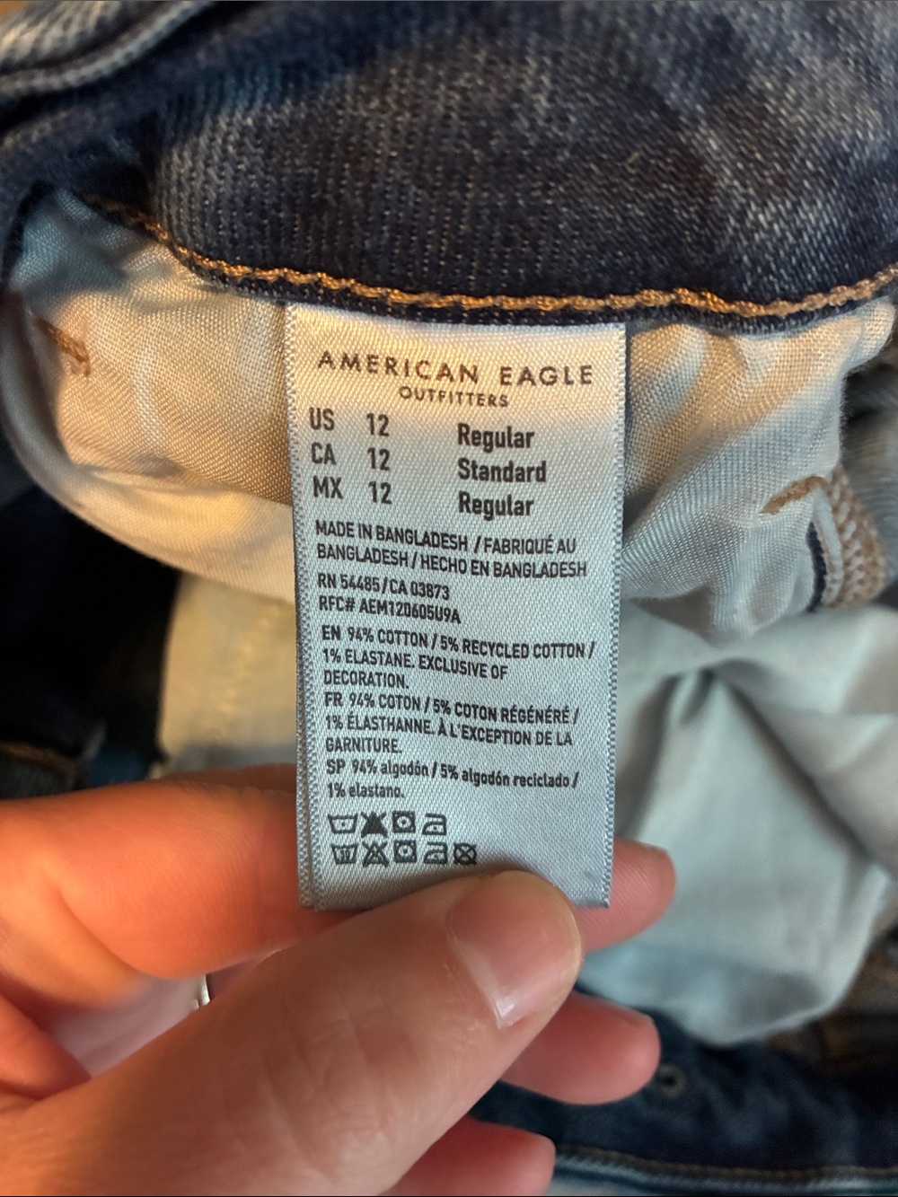 American Eagle curvy mom jean -size 12 - Picture 3 of 5